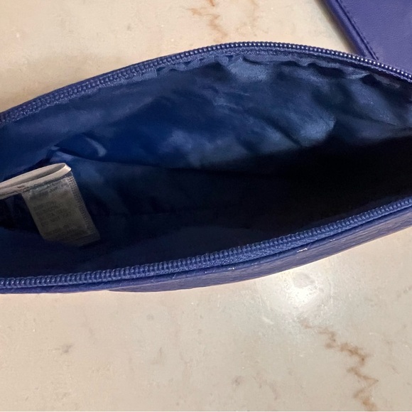 Set of 2- Elizabeth Arden Large Cobalt Blue Vinyl Makeup Travel Cosmetic Bag - Picture 4 of 6